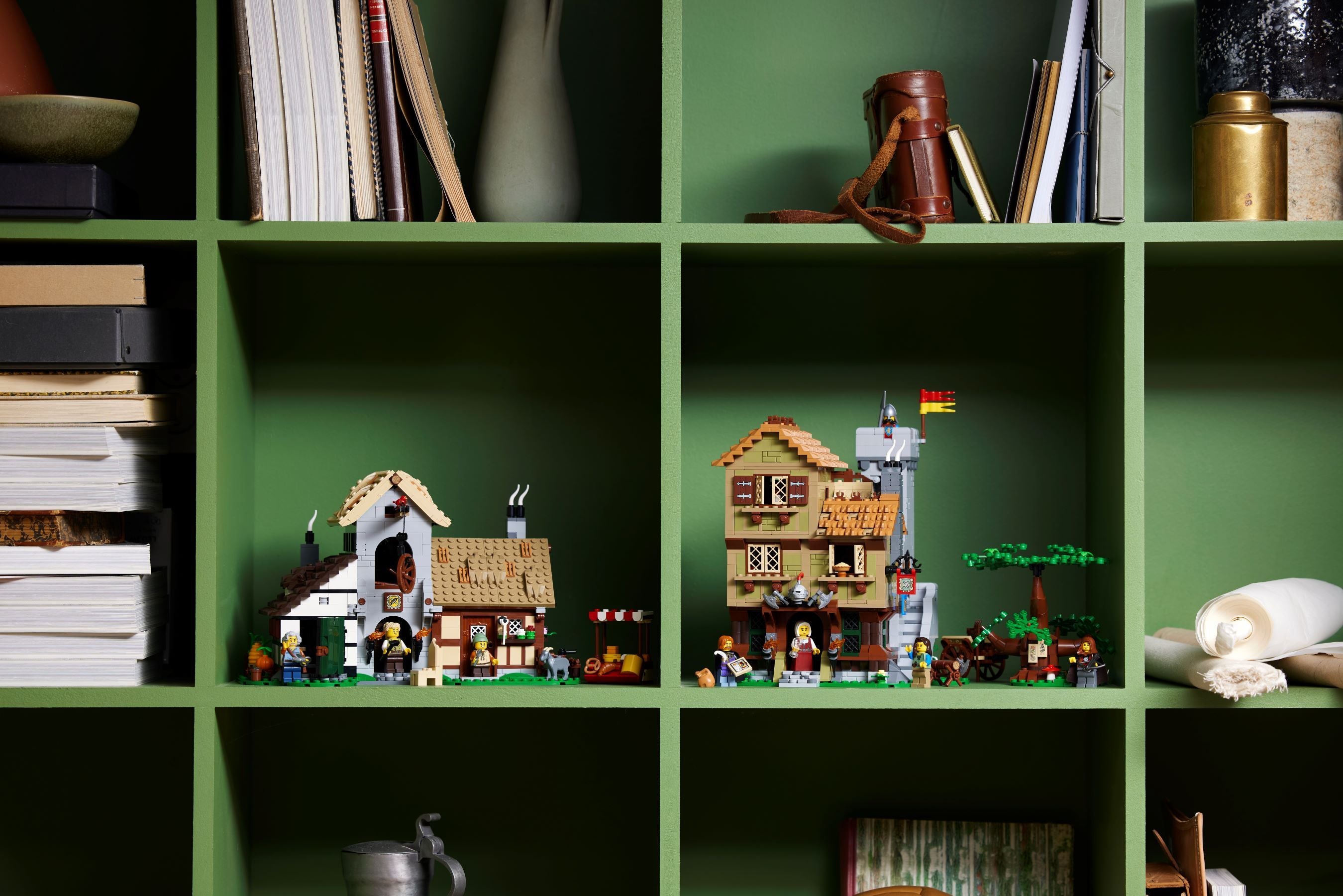 LEGO® Icons 10332 Mittelalterlicher Stadtplatz