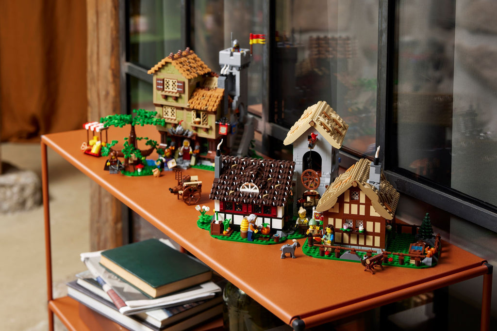 LEGO® Icons 10332 Mittelalterlicher Stadtplatz