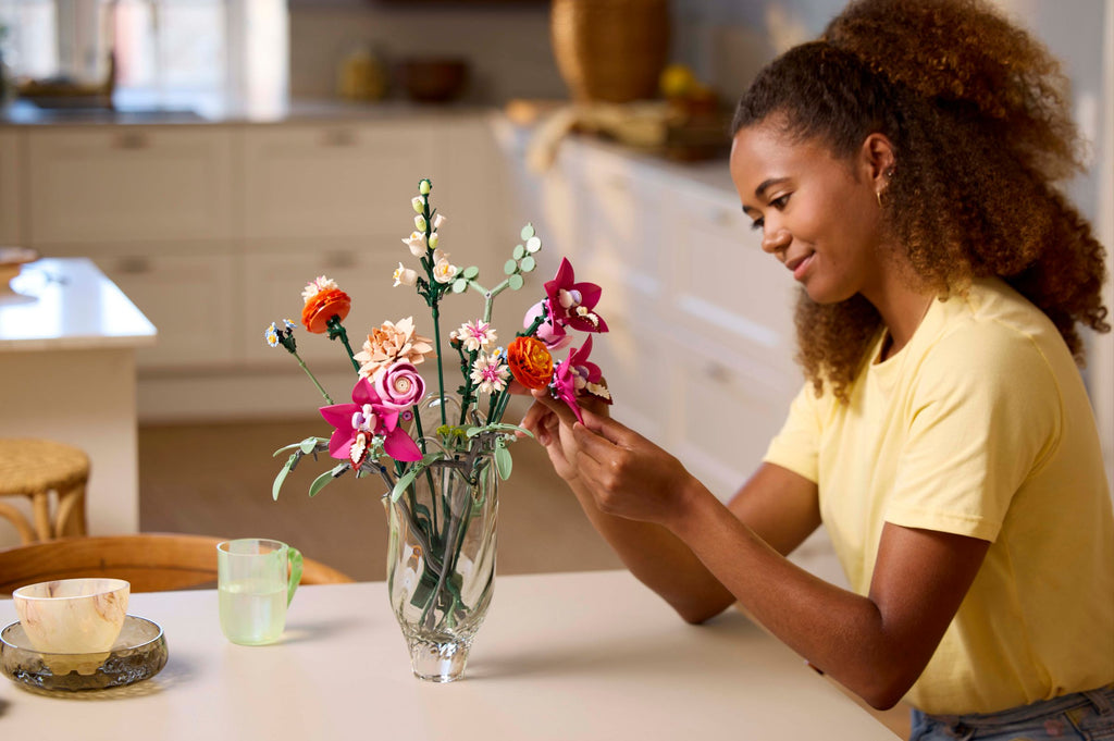 LEGO® Botanicals 10342 Schöner Rosafarbener Blumenstrauß
