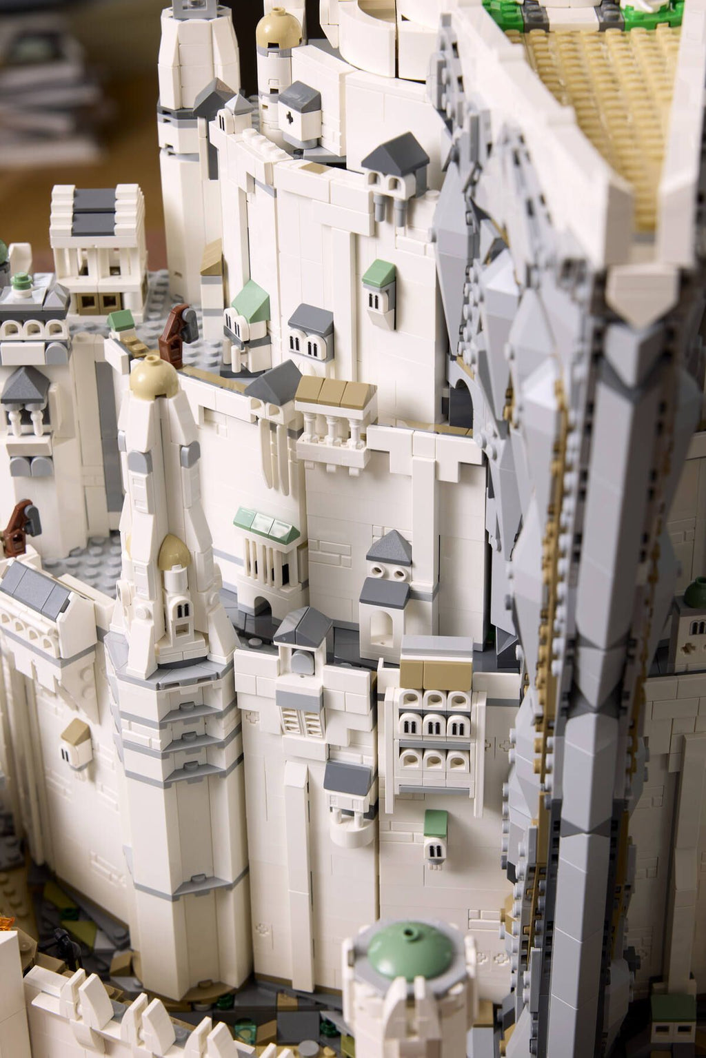 LEGO® Icons 11377 Der Herr der Ringe: Minas Tirith™ / Ohne Minifiguren